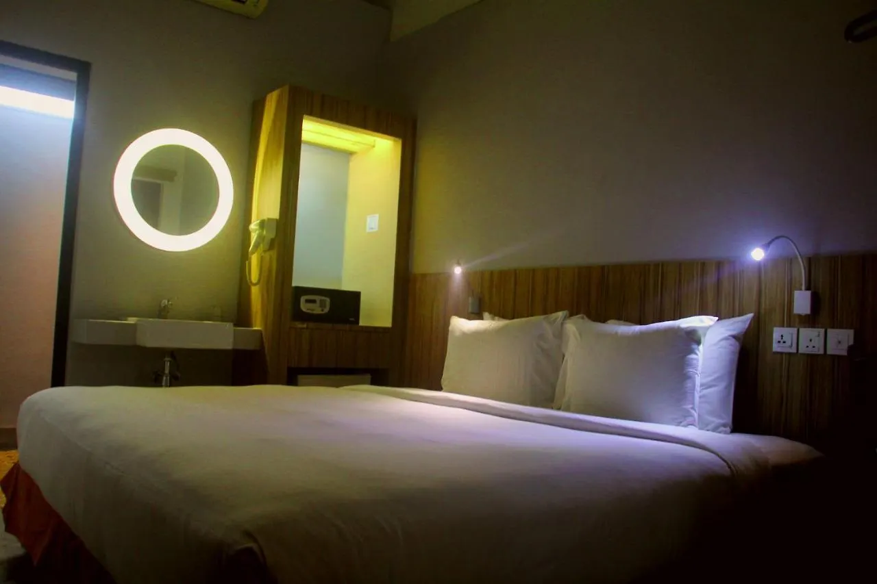 קואלה לומפור The Big Tree Hotel 3*, קואלה לומפור מלזיה